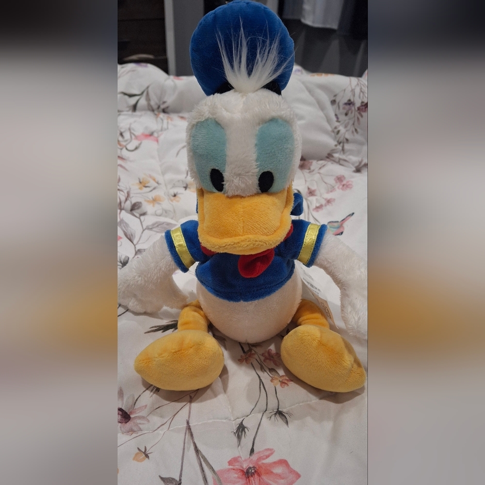 Disney Donald Duck Plush Toy  SMOKE FREE HOME